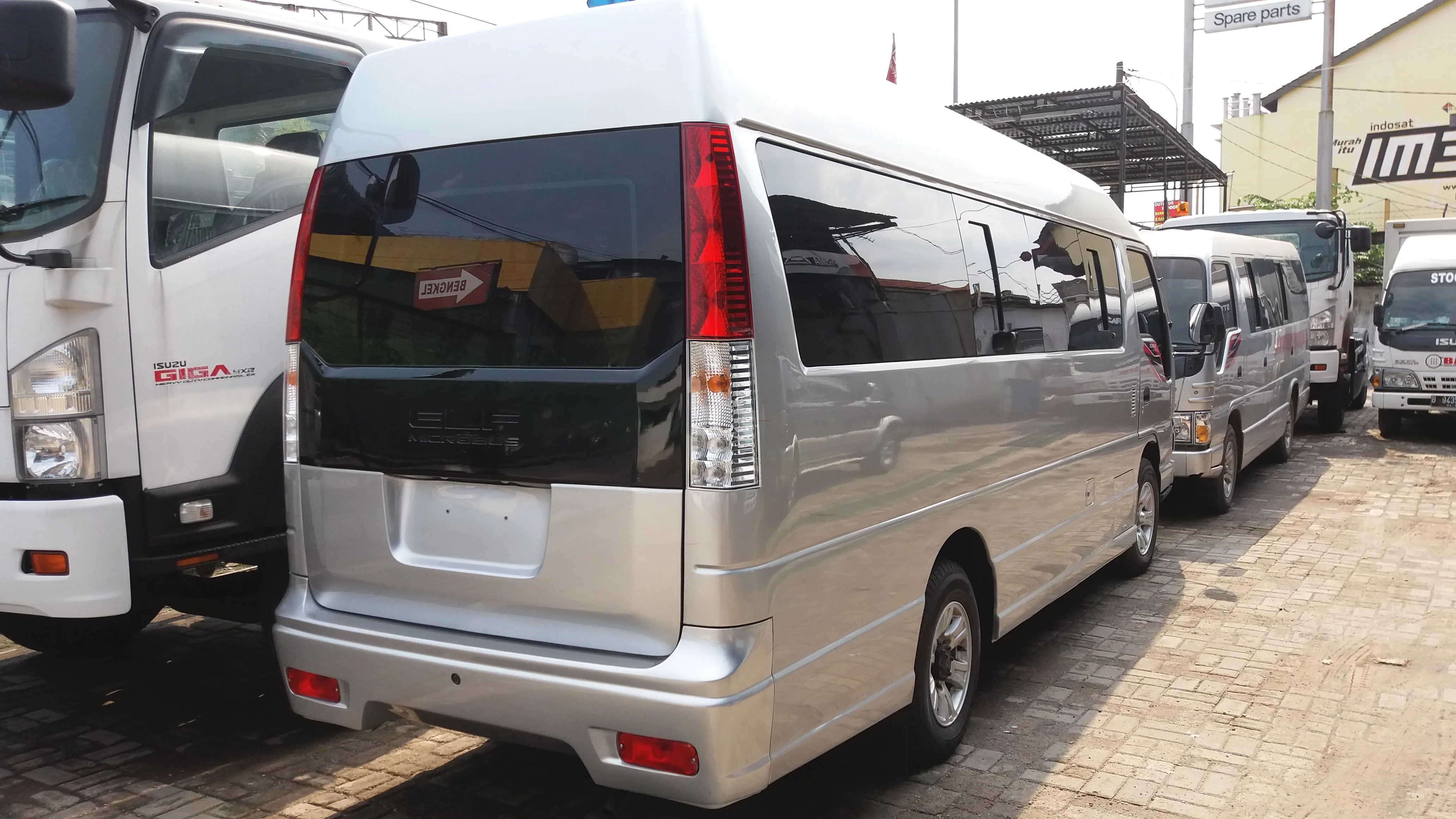 ISUZU ROXY