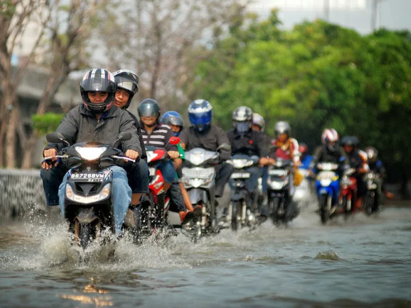 Kendaraan Menerjang Banjir Apa Saja Yang harus Dicek Pada Kendaraan Setelah Menerjang Banjir?