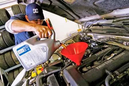ganti oli Setelah Membeli Mobil Bekas 5 Hal Berikut Bisa Anda Lakukan Setelah Membeli Mobil Bekas